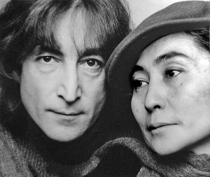 ג'ון לנון ויוקו אונו בצילום של ג'ק מיטשל. האוטופיה שבהעלמות המקום